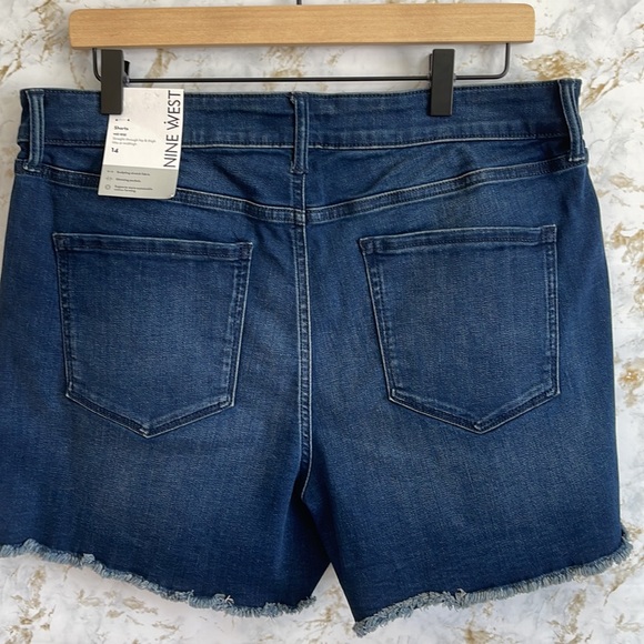Nine West Mid Rise Shorts - Picture 4 of 10
